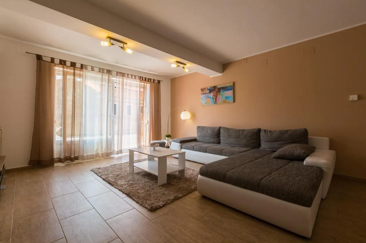 Holiday home Kuca Ujdenica Villa Grizane-Belgrad