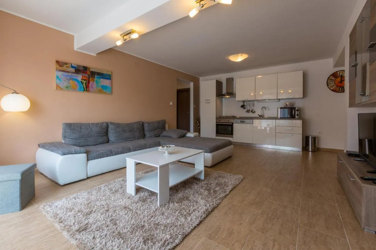 Kuca Ujdenica Villa Grizane-Belgrad 0*,