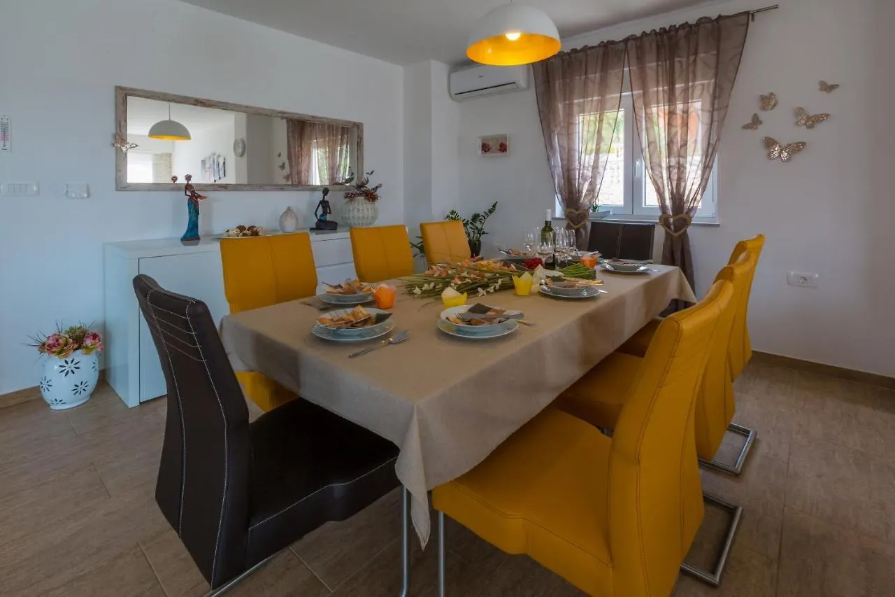 Holiday home Kuca Ujdenica Villa Grizane-Belgrad