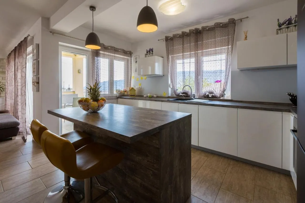 Kuca Ujdenica Villa Grizane-Belgrad Holiday home