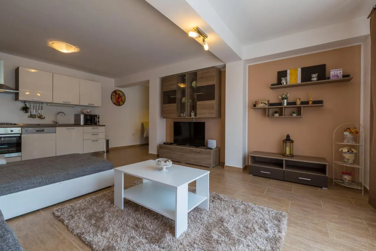 Holiday home Kuca Ujdenica Villa Grizane-Belgrad