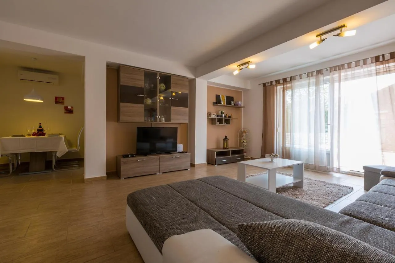 Kuca Ujdenica Villa Grizane-Belgrad 0*,