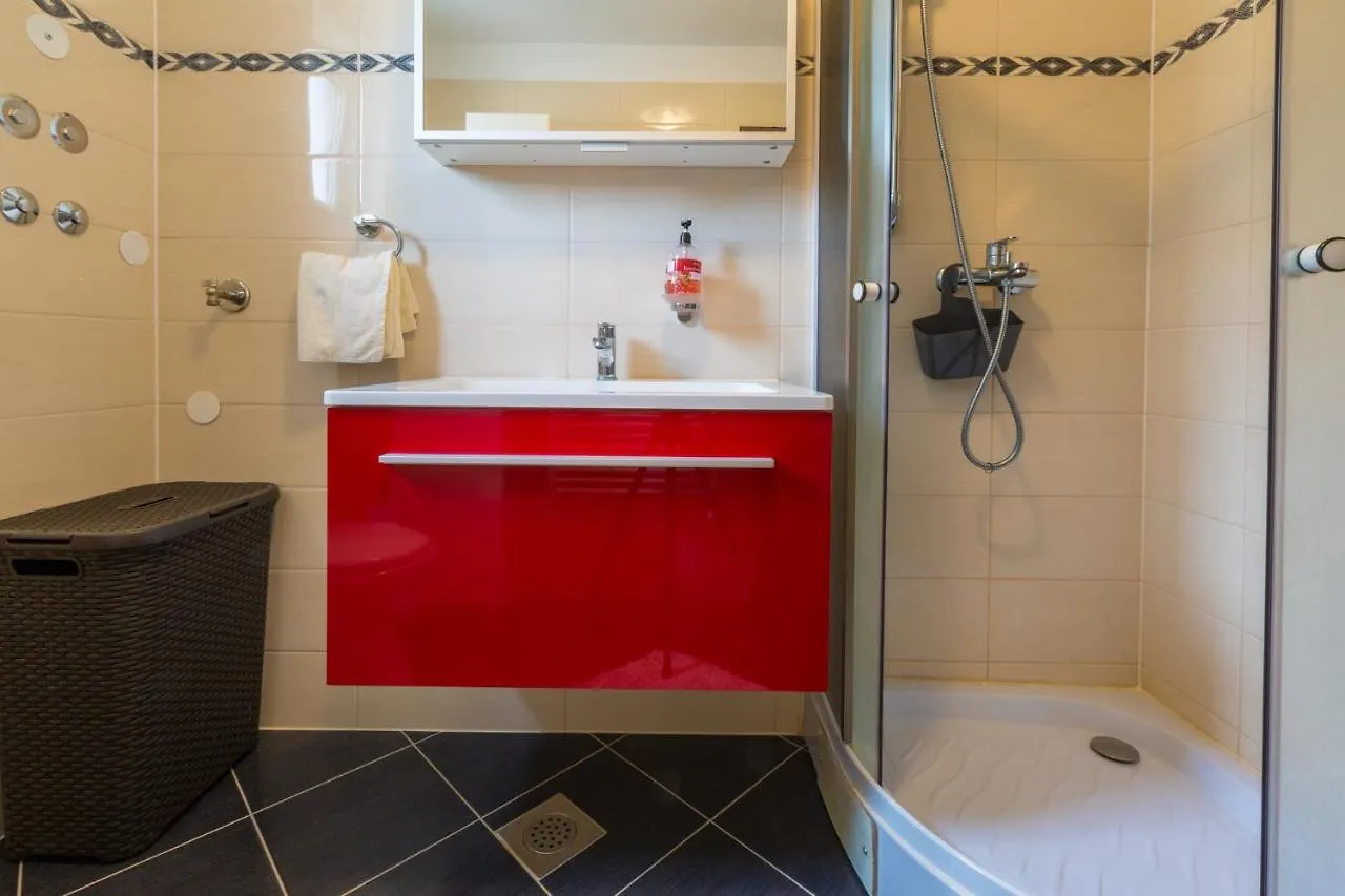 Holiday home Kuca Ujdenica Villa Grizane-Belgrad