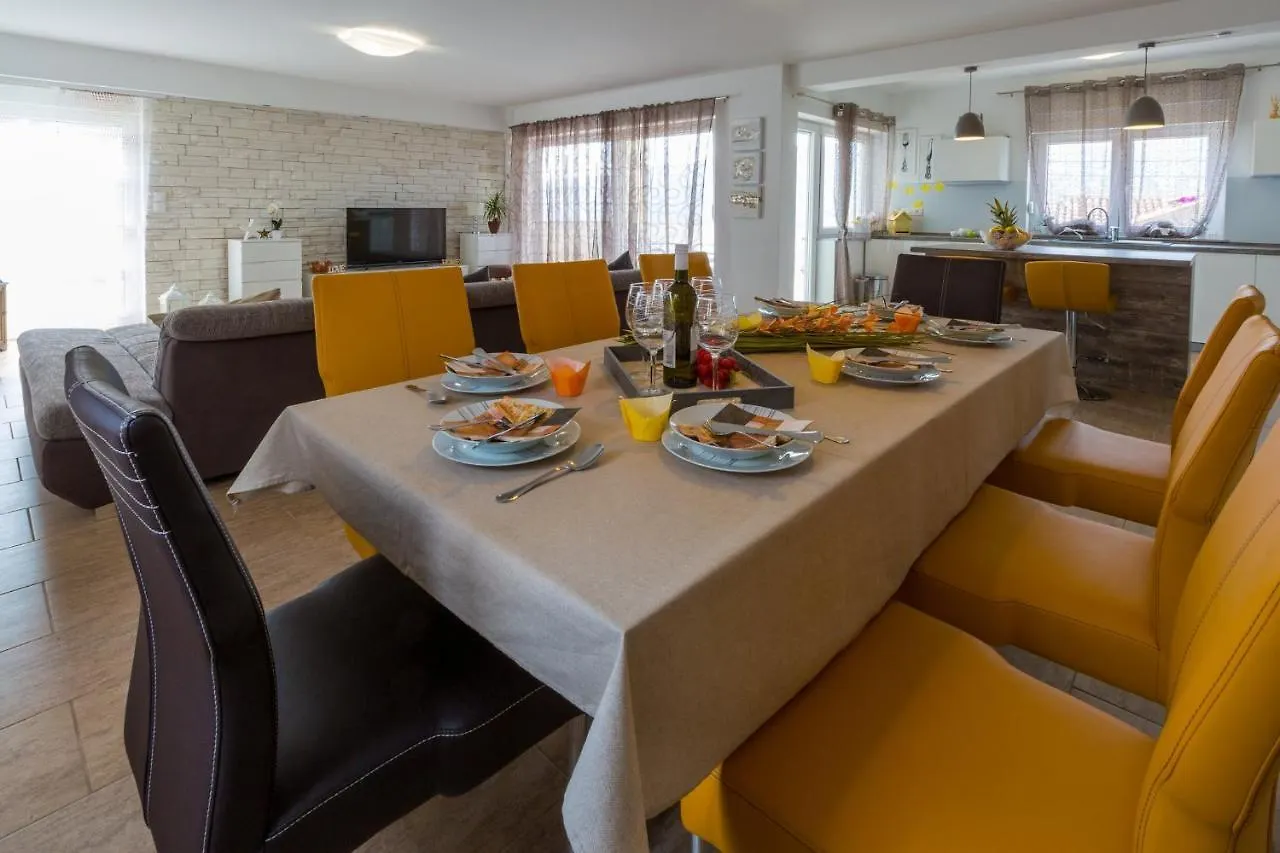 Kuca Ujdenica Villa Grizane-Belgrad Holiday home