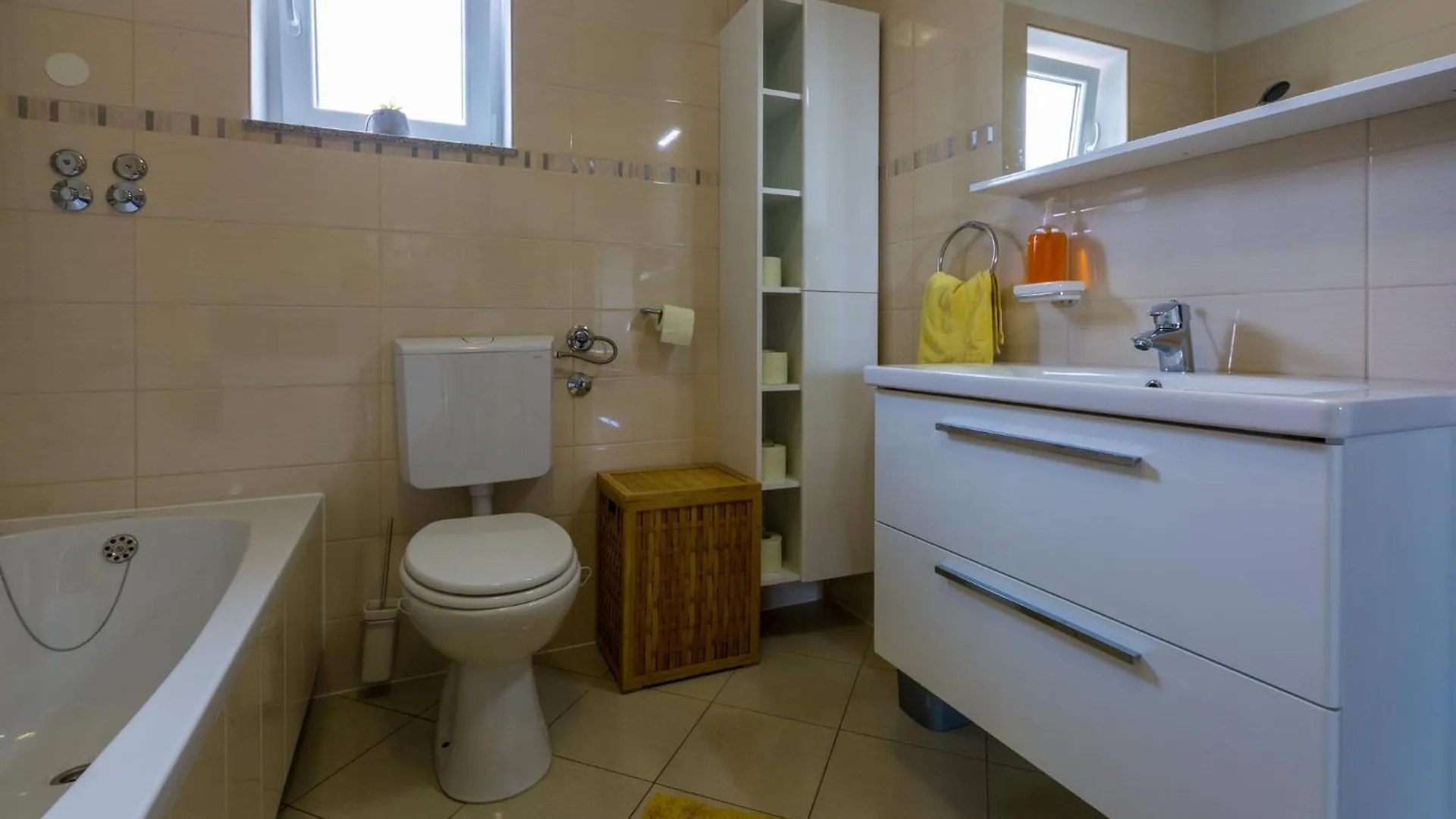 Kuca Ujdenica Villa Grizane-Belgrad 0*,